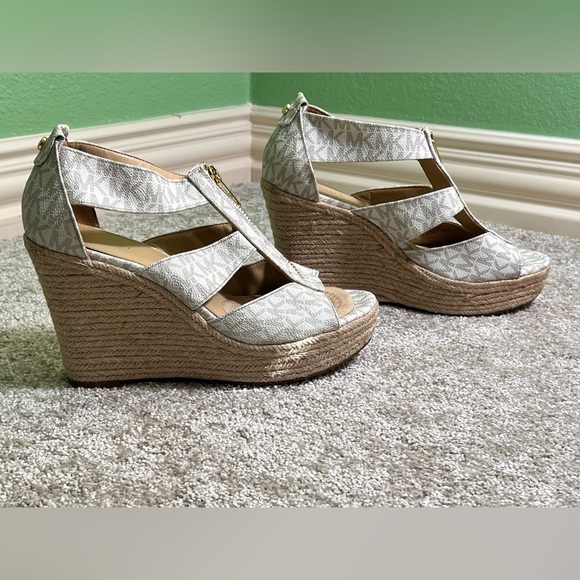 Michael Kors Cream Wedges with Gold Accents - Picture 5 of 7